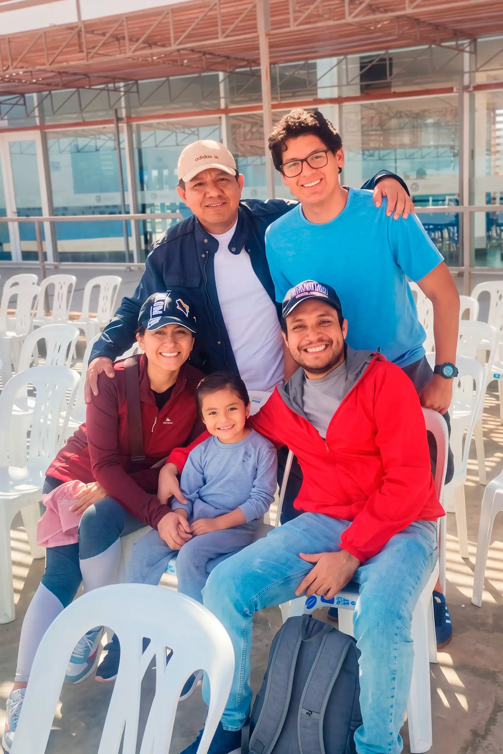 Grupo de pasajeros durante su visita a Paracas